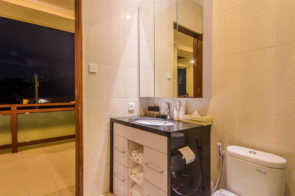 Villa Tepi Sungai Legian Rom bilde