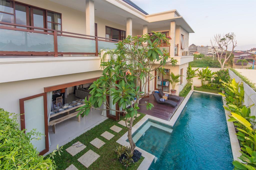 Villa Tepi Sungai Legian Rom bilde