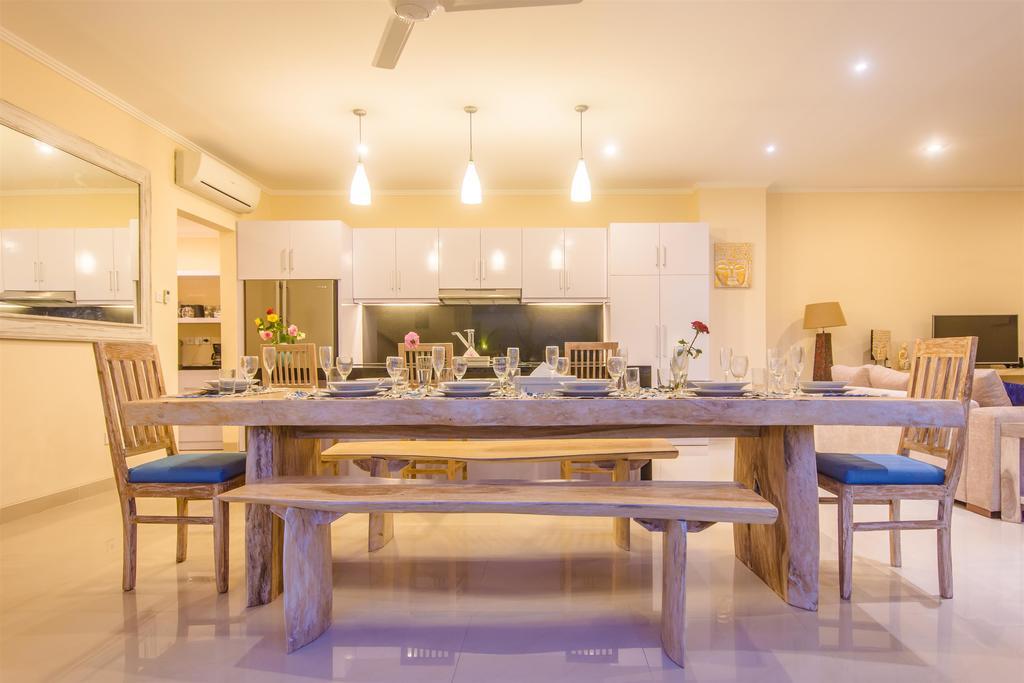 Villa Tepi Sungai Legian Rom bilde