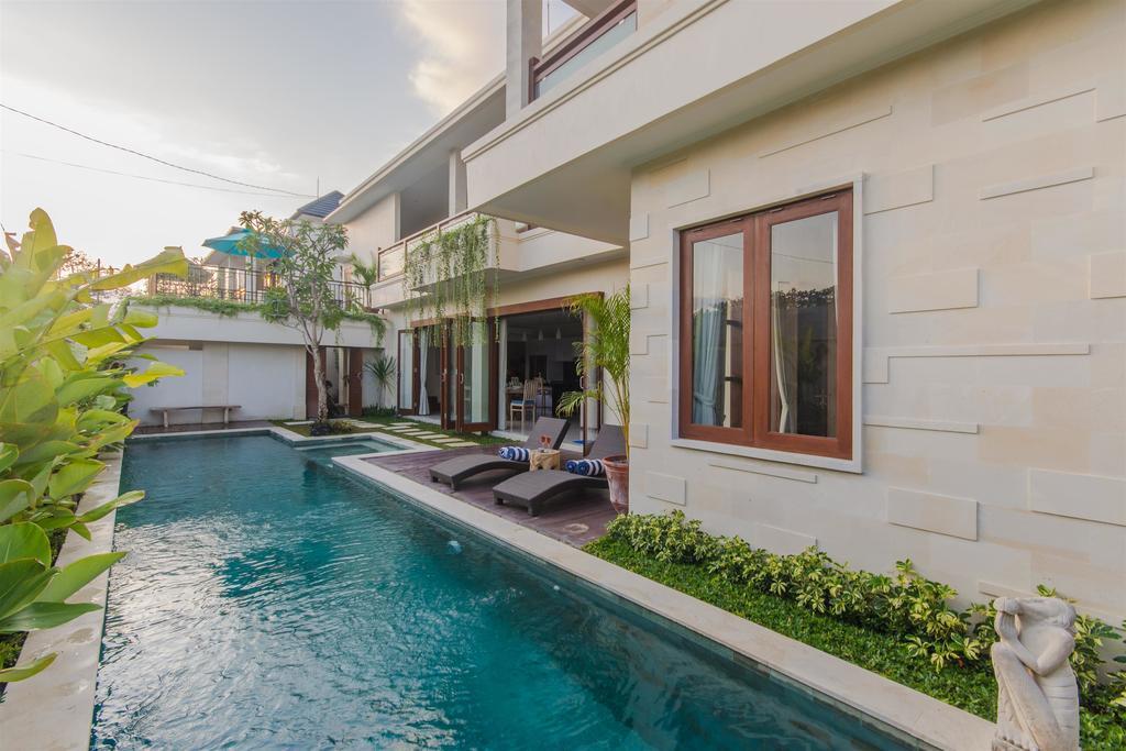 Villa Tepi Sungai Legian Rom bilde