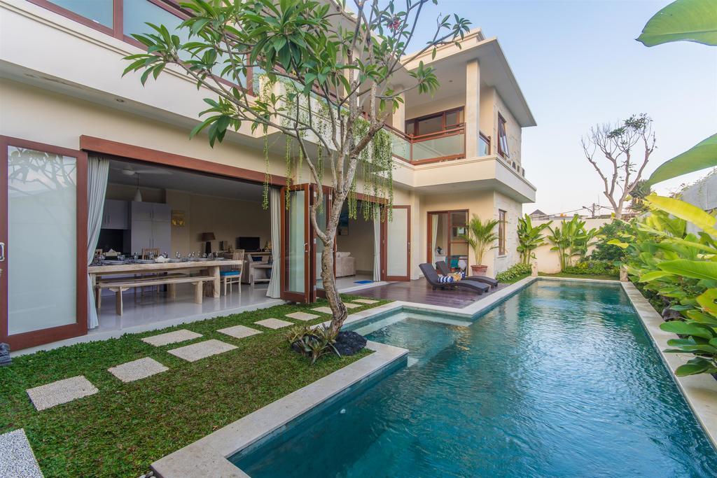 Villa Tepi Sungai Legian Rom bilde