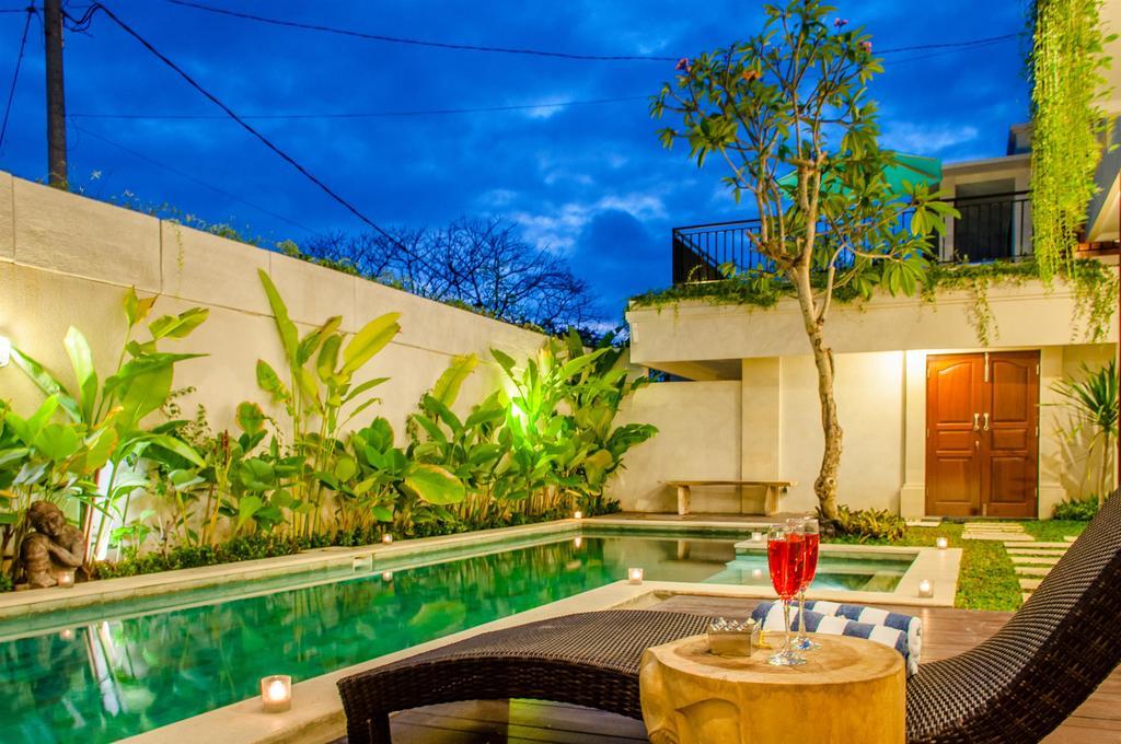 Villa Tepi Sungai Legian Rom bilde